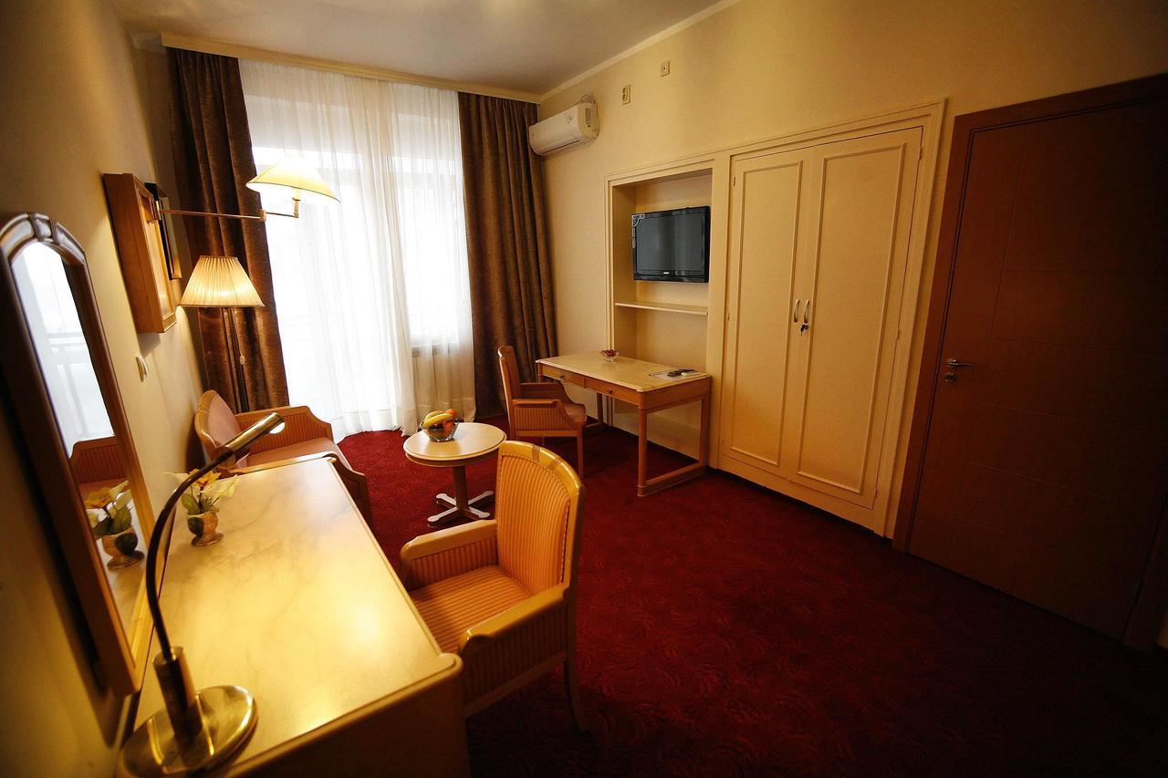 Golden Inn Hotel Majdanpek エクステリア 写真