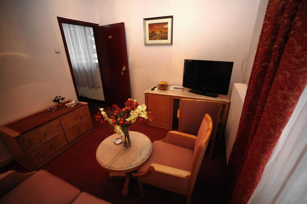 Golden Inn Hotel Majdanpek エクステリア 写真